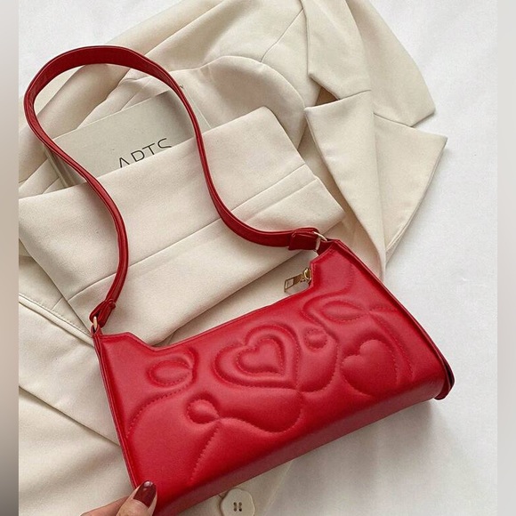 Red Heart Faux Leather Bag - Picture 2 of 5